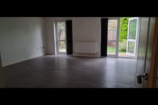 4 Bed Flat, Woodside Grange Road, N12 - Photo 1