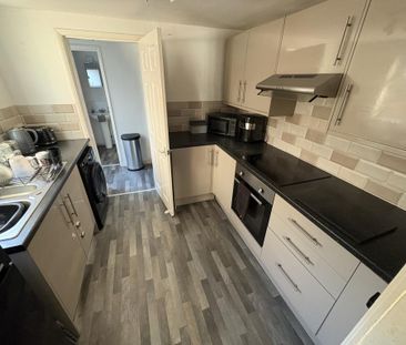 3 bedroom terraced house to rent - Photo 3