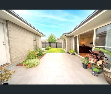 39 Finsbury Circuit, Ropes Crossing, NSW 2760 - Photo 2