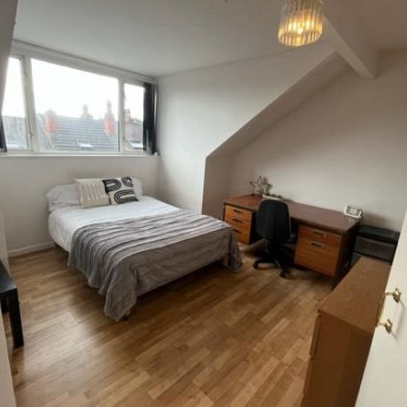 Harold Grove - X 4 ROOMS AVAILABLE, - Photo 1