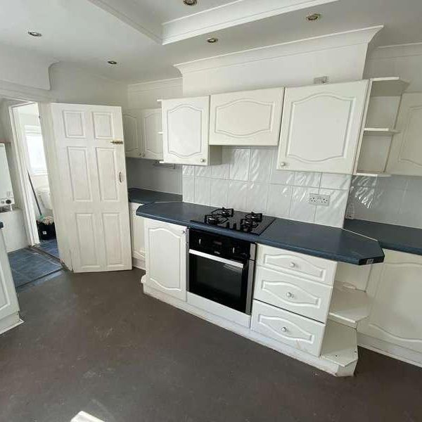 Third Avenue London, E12 - Photo 1
