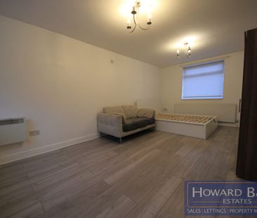 Kenmore Gardens, Edgware, HA8 - Photo 3