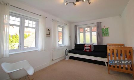 3 bedroom terraced house to rent - Photo 3