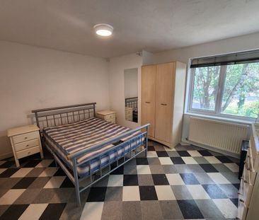 Room in a Shared Flat, Newcastle Street, M15 - Photo 4