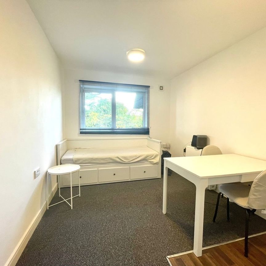 Studio Flat, Summer Hill Court, BS5 - Photo 1