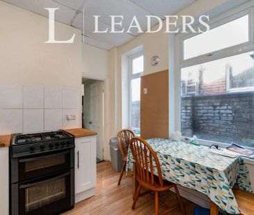 1 bedroom in a house share to rent - Photo 4