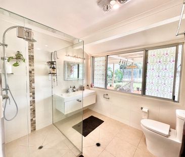 Charming 3-Bedroom Home with Pool - Walk to Tewantin Township! - Photo 4