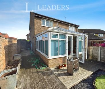 2 bedroom house to rent Smythe Close, Clacton-on-Sea, Essex, CO16 - Photo 1