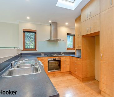 Uniquely designed 4 bedroom house surrounded by beautiful views - Photo 5