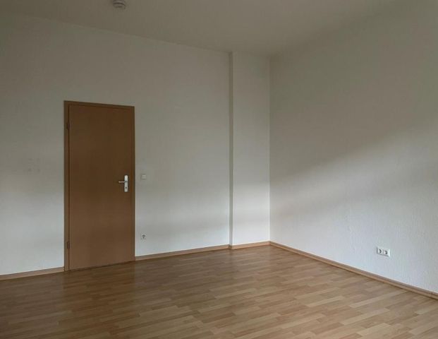 Zum Erstbezug nach Komplettrenovierung - mit Balkon und Tageslicht-Bad im 2. Obergeschoss! - Photo 1