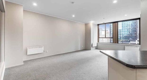 Close to the centre of it all! - Photo 1