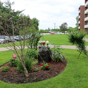 The Cedarview Apartments - Photo 2