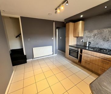 2 bedroom terraced house to rent - Photo 2