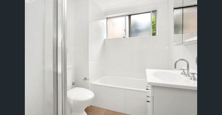 Renovated 2 bedroom apartment in centre of Dee Why - Photo 4