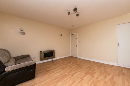 FLAT 2 CRICKETERS TERRACE ARMLEY LS12 1ST - Photo 2