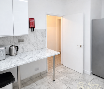 1 bedroom in a flat share to rent - Photo 6