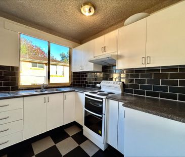 Deposit Paid @ $580 per week - Centrally Located Modern 1 Bedroom Unit - Photo 3