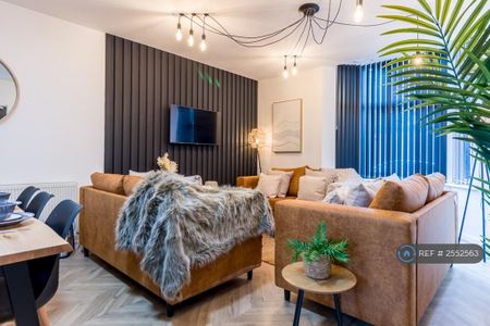 1 bedroom in a house share to rent - Photo 2