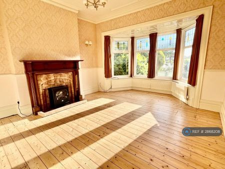 4 bedroom semi-detached house to rent - Photo 2