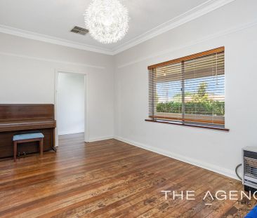 3 Bedroom 1 Bathroom House in Bedford - Photo 2