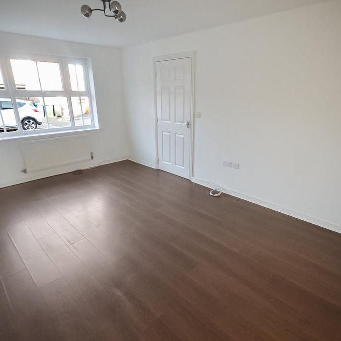 4 bedroom semi-detached house to rent - Photo 1