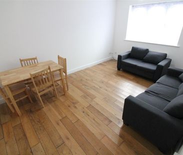 Perry Close, Uxbridge - Photo 1