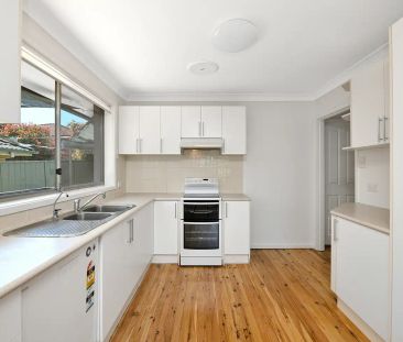 “3 Bedroom Family home” - Photo 2