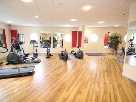 2 Bed Flat, City View, IG1 - Photo 3