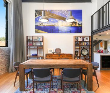 Oversized loft-style apartment moments from trendy Paddington - Photo 6