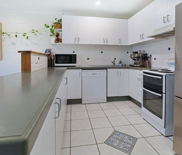 Comfort & Convenience in a Central Location - Hermit Park - Photo 3