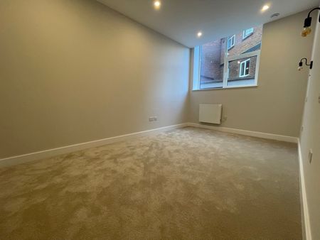 2 Bed Flat, Alleyn House, SO15 - Photo 3