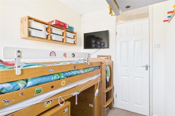 The Larches, Woking - 3 bedrooms Property for lettings - Seymours - Photo 1