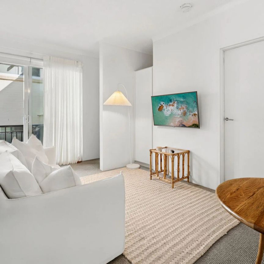 Hampton Inspired Beachside Furnished Apartment, including utilities - Photo 1