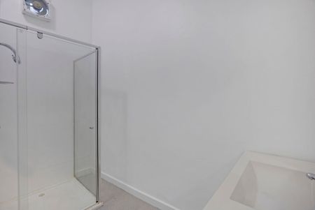 Two Bedroom Apartment in the heart of City - Photo 5