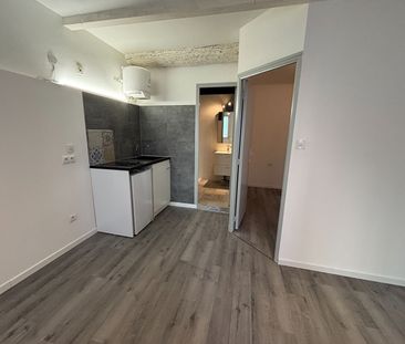 Location Appartement 1 pièce 28m² NIMES 30000 - Photo 2