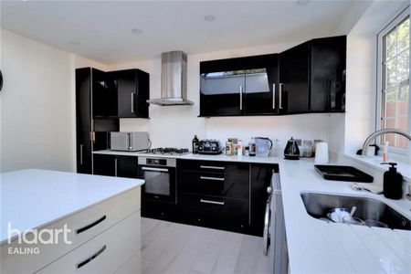 1 bedroom in a house share to rent - Photo 5