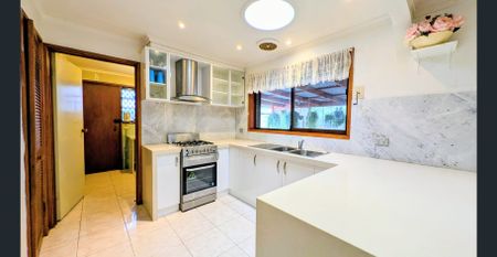 Family Comfort Meets Court-Side Charm in Kings Park! - Photo 5