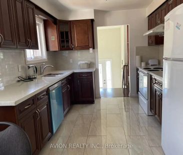 Detached Home For Lease | W9255030 - Photo 5
