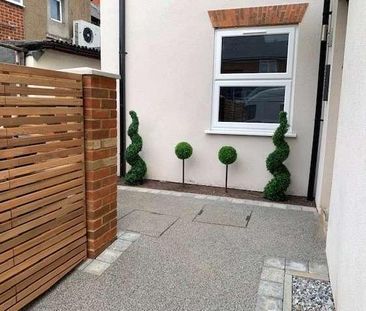 Coopers Yard, Elm Park Road, Reading, Berkshire, RG30 - Photo 4