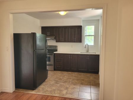 For Lease - 44 Bartonville Avenue Unit# 1, Toronto, Ontario - Photo 5