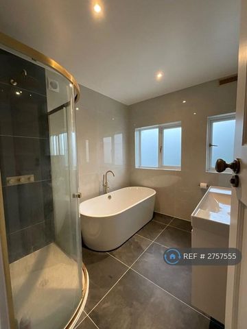 1 bedroom in a house share to rent - Photo 3