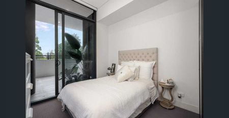Spacious Two Bedroom Apartment with Carspace - Photo 3