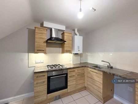 2 bedroom flat to rent - Photo 2