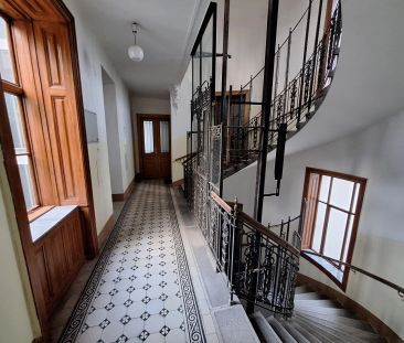 sehr zentral und ruhig gelegen mit Balkon - Stilaltbau Weyringergas... - Photo 2