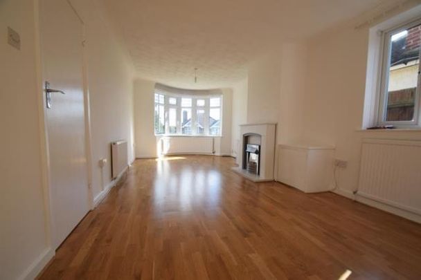 Deirdre Avenue, Wickford, Essex, SS12 - Photo 1