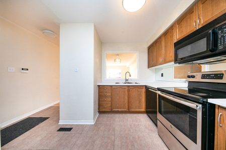 For Lease - 110 Dolce Crescent, Vaughan, Ontario - Photo 5