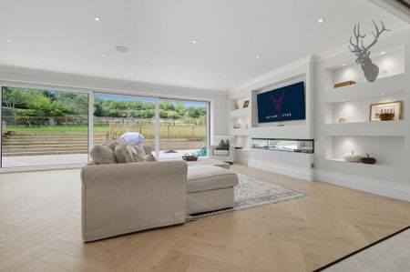 6 bedroom detached house to rent - Photo 2