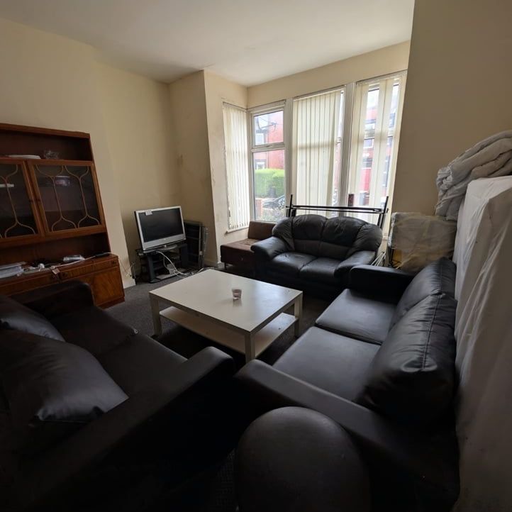 Room in a Shared House, Estcourt Avenue, LS6 - Photo 1