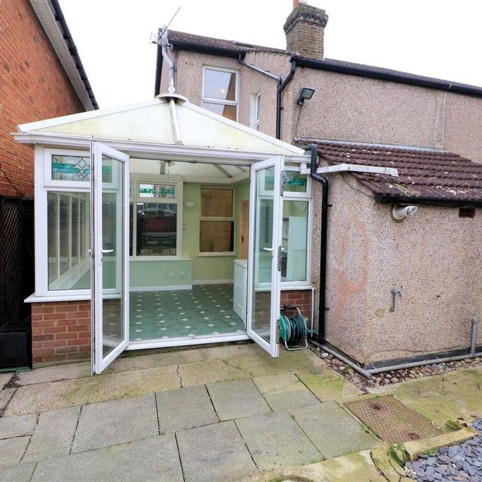 3 bedroom end of terrace house to rent - Photo 1
