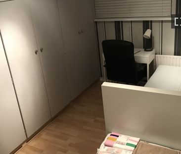 Beds for rent in a shared room for students in Dublin - Photo 4